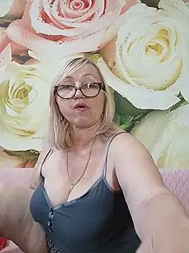 Snapshot of Rita-berry chatting on July 19, 2026, 6:28 am Rita-berry online show from July 19, 2026, 6:28 am