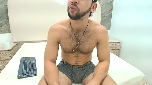 FELIPE DIAMOND online show from July 14, 2026, 1:06 pm