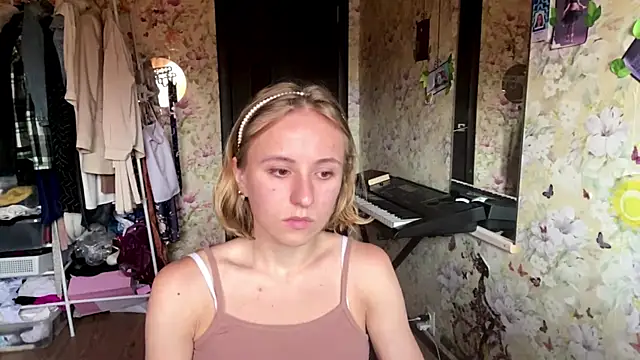 Milicute online show from July 25, 2026, 4:21 am