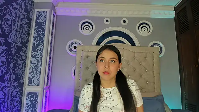 zoe pettite   online show from July 19, 2026, 3:32 am
