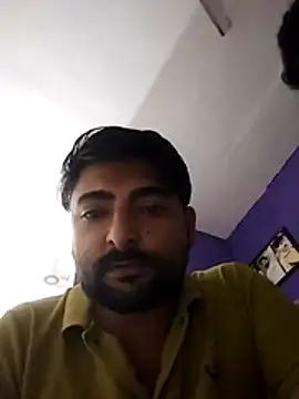 Snapshot of Queen_Raaani chatting on July 4, 2026, 10:10 am Queen Raaani online show from July 4, 2026, 10:10 am