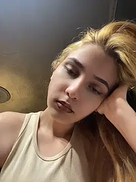 amandablonde49 online show from July 12, 2026, 9:39 pm