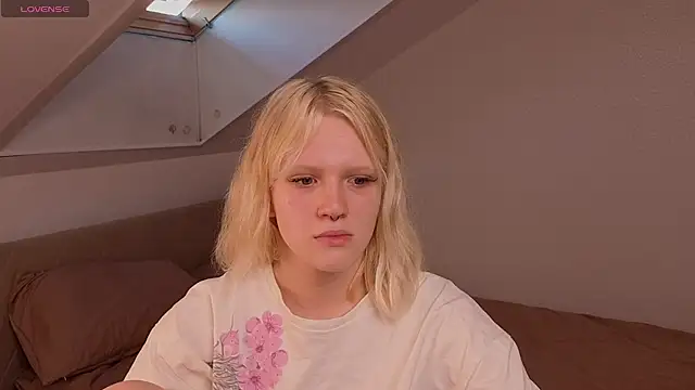 Lilly Jhonass online show from July 17, 2026, 1:12 am