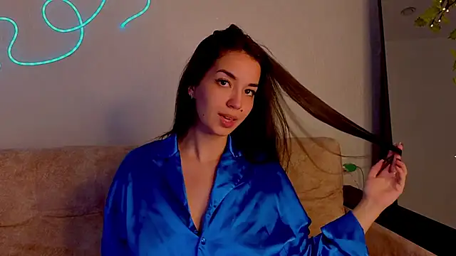 MollyGilberg online show from July 15, 2026, 6:18 am