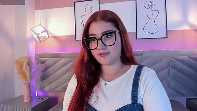 Snapshot of Bella_M00n chatting on July 3, 2026, 1:28 pm Bella M00n online show from July 3, 2026, 1:28 pm