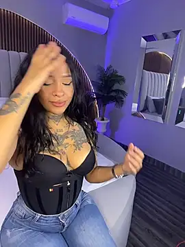 LiliLanner online show from July 15, 2026, 11:48 am