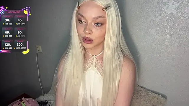 ElsaJeanX online show from July 26, 2026, 11:28 am