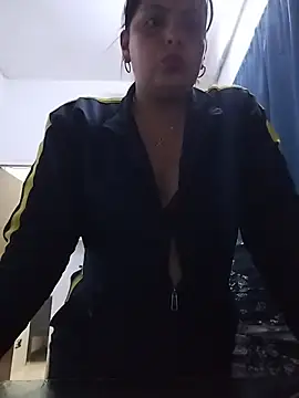Snapshot of YINNA__24 chatting on July 23, 2026, 2:20 am YINNA 24 online show from July 23, 2026, 2:20 am