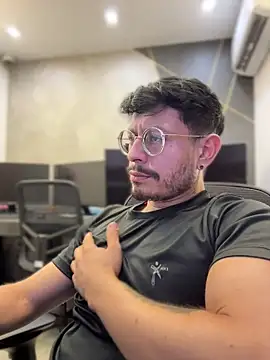andrewlopezz online show from July 18, 2026, 9:18 pm