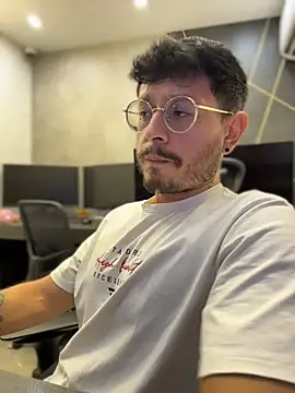 andrewlopezz online show from July 20, 2026, 8:44 pm
