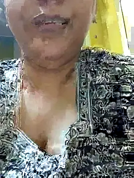 Snapshot of arushi9490 chatting on July 11, 2026, 4:15 am arushi9490 online show from July 11, 2026, 4:15 am