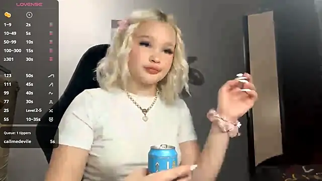 Snapshot of JoleneDorow chatting on July 24, 2026, 2:59 pm JoleneDorow online show from July 24, 2026, 2:59 pm