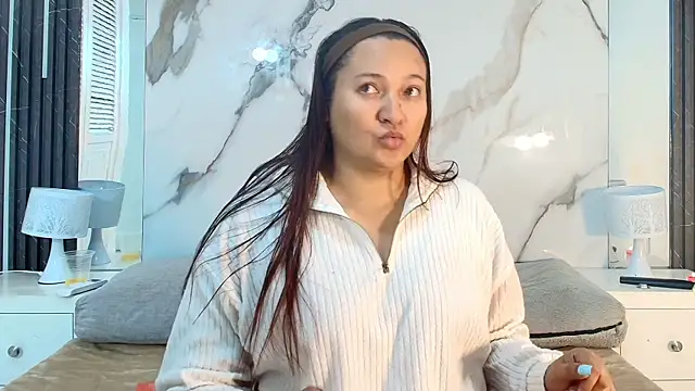 Honey-Hips online show from July 9, 2026, 11:36 am