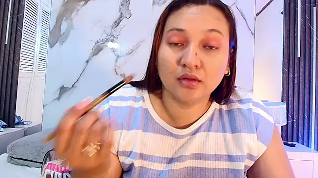 Honey-Hips online show from July 11, 2026, 11:57 am