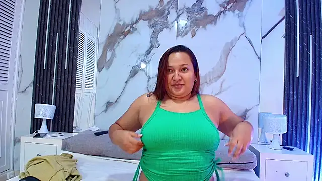 Honey-Hips online show from July 12, 2026, 11:56 am