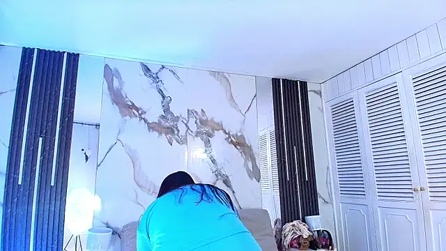 Honey-Hips online show from July 16, 2026, 11:27 am
