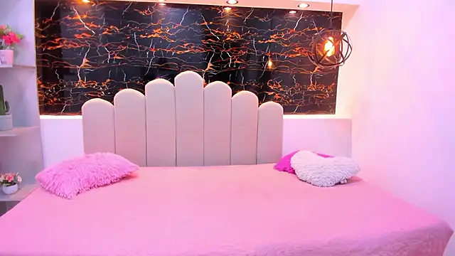 SweettDreamm online show from July 14, 2026, 12:44 pm