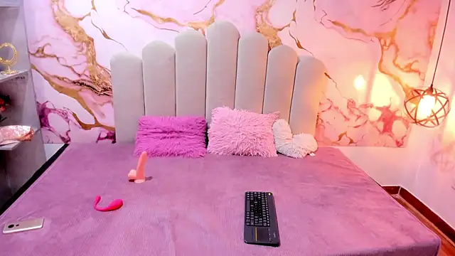 SweettDreamm online show from July 27, 2026, 2:35 pm