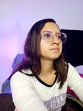 JustVeroo online show from July 19, 2026, 3:10 am