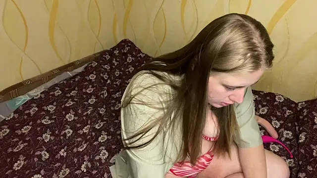 alina bels online show from July 4, 2026, 7:53 pm