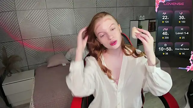 KellyMoans online show from July 14, 2026, 1:19 am