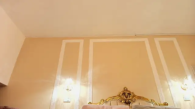 AuroraRenard online show from July 21, 2026, 11:23 am