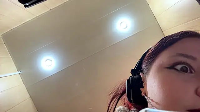 Snapshot of SuzanMoote chatting on July 17, 2026, 11:17 am SuzanMoote online show from July 17, 2026, 11:17 am