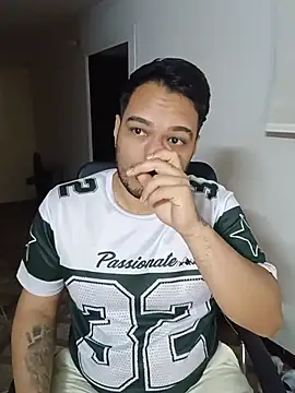 Snapshot of Alejandro_db chatting on July 17, 2026, 2:18 am Alejandro db online show from July 17, 2026, 2:18 am