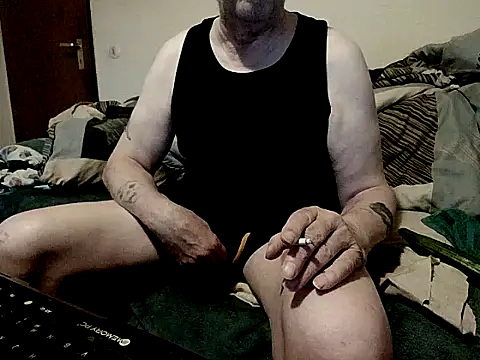 Snapshot of bodo1957 chatting on July 25, 2026, 7:22 pm bodo1957 online show from July 25, 2026, 7:22 pm