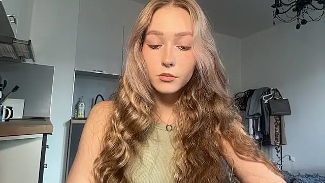 ShyandSkinnyAlice online show from July 25, 2026, 1:19 pm