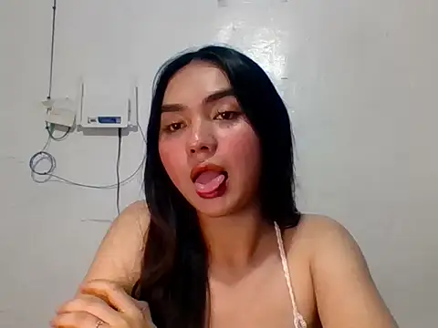 Snapshot of EtherealRae chatting on July 14, 2026, 6:57 pm EtherealRae online show from July 14, 2026, 6:57 pm