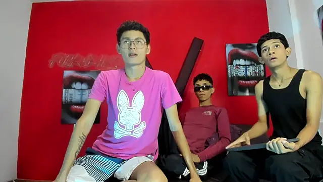 PRETTY LOVERS1 online show from July 9, 2026, 1:20 am