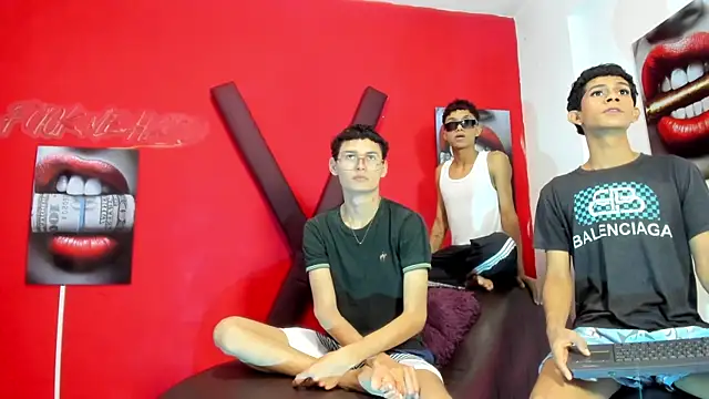 PRETTY LOVERS1 online show from July 11, 2026, 1:19 am