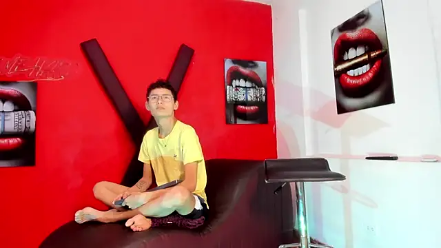 PRETTY LOVERS1 online show from July 17, 2026, 1:12 am