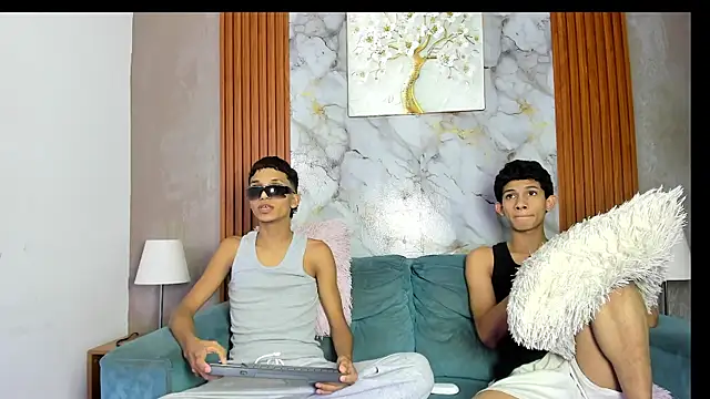 PRETTY LOVERS1 online show from July 23, 2026, 1:58 am