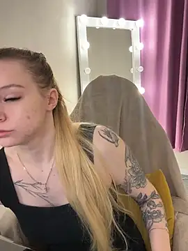 Snapshot of Amy_Davesss chatting on July 10, 2026, 11:18 pm Amy Davesss online show from July 10, 2026, 11:18 pm