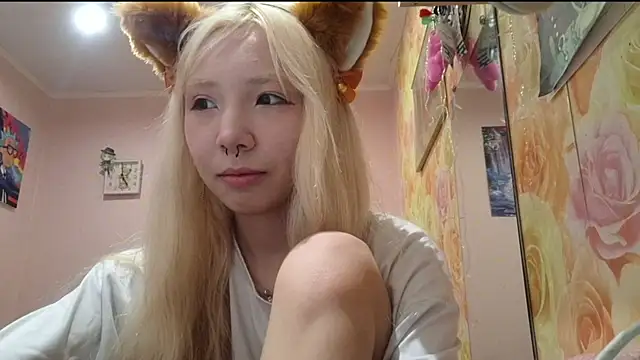 Snapshot of MelanieReyner chatting on July 27, 2026, 12:01 pm MelanieReyner online show from July 27, 2026, 12:01 pm