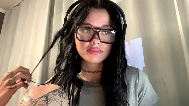 Astrid XxX online show from July 7, 2026, 7:07 pm