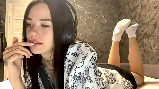 Astrid XxX online show from July 21, 2026, 6:43 pm