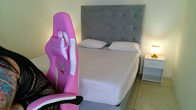 Rileywomms online show from July 13, 2026, 7:38 pm