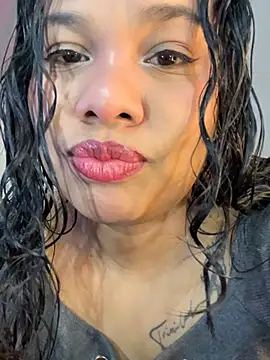 Snapshot of Rashell1_Queen chatting on July 13, 2026, 1:03 pm Rashell1 Queen online show from July 13, 2026, 1:03 pm