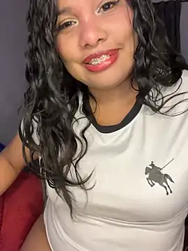 Snapshot of Rashell1_Queen chatting on July 23, 2026, 2:20 am Rashell1 Queen online show from July 23, 2026, 2:20 am