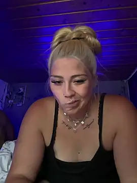 Snapshot of LeonundLisaxxx chatting on July 20, 2026, 5:37 pm LeonundLisaxxx online show from July 20, 2026, 5:37 pm
