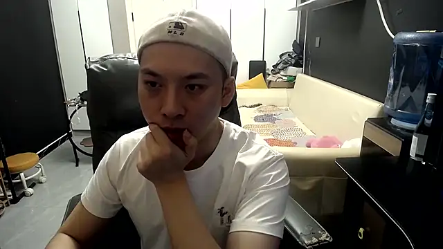 yichen008 online show from July 17, 2026, 2:02 pm
