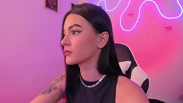 CarolineEvanss 11 online show from July 17, 2026, 12:17 am
