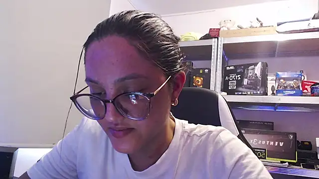 Snapshot of Luna_sweetie_ chatting on July 27, 2026, 7:10 pm Luna sweetie online show from July 27, 2026, 7:10 pm