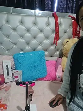 Snapshot of Danna_-123 chatting on July 18, 2026, 10:35 pm Danna -123 online show from July 18, 2026, 10:35 pm
