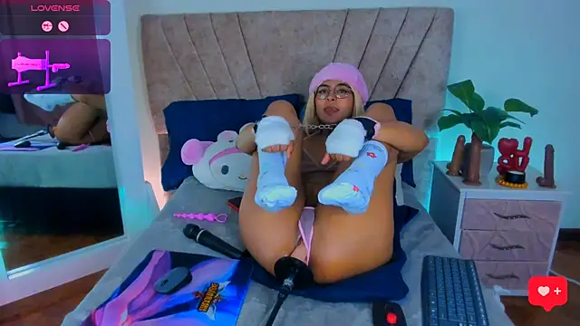 zowiie cute online show from July 23, 2026, 2:53 am