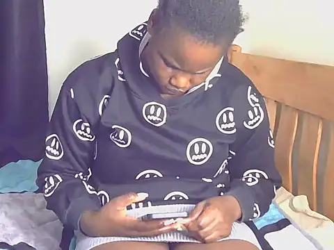 Snapshot of chocolate_lunah chatting on July 10, 2026, 3:03 pm chocolate lunah online show from July 10, 2026, 3:03 pm