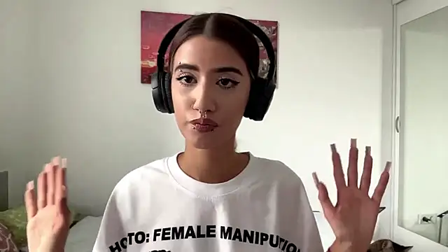 Snapshot of JuliaPierce chatting on July 13, 2026, 12:30 pm JuliaPierce online show from July 13, 2026, 12:30 pm